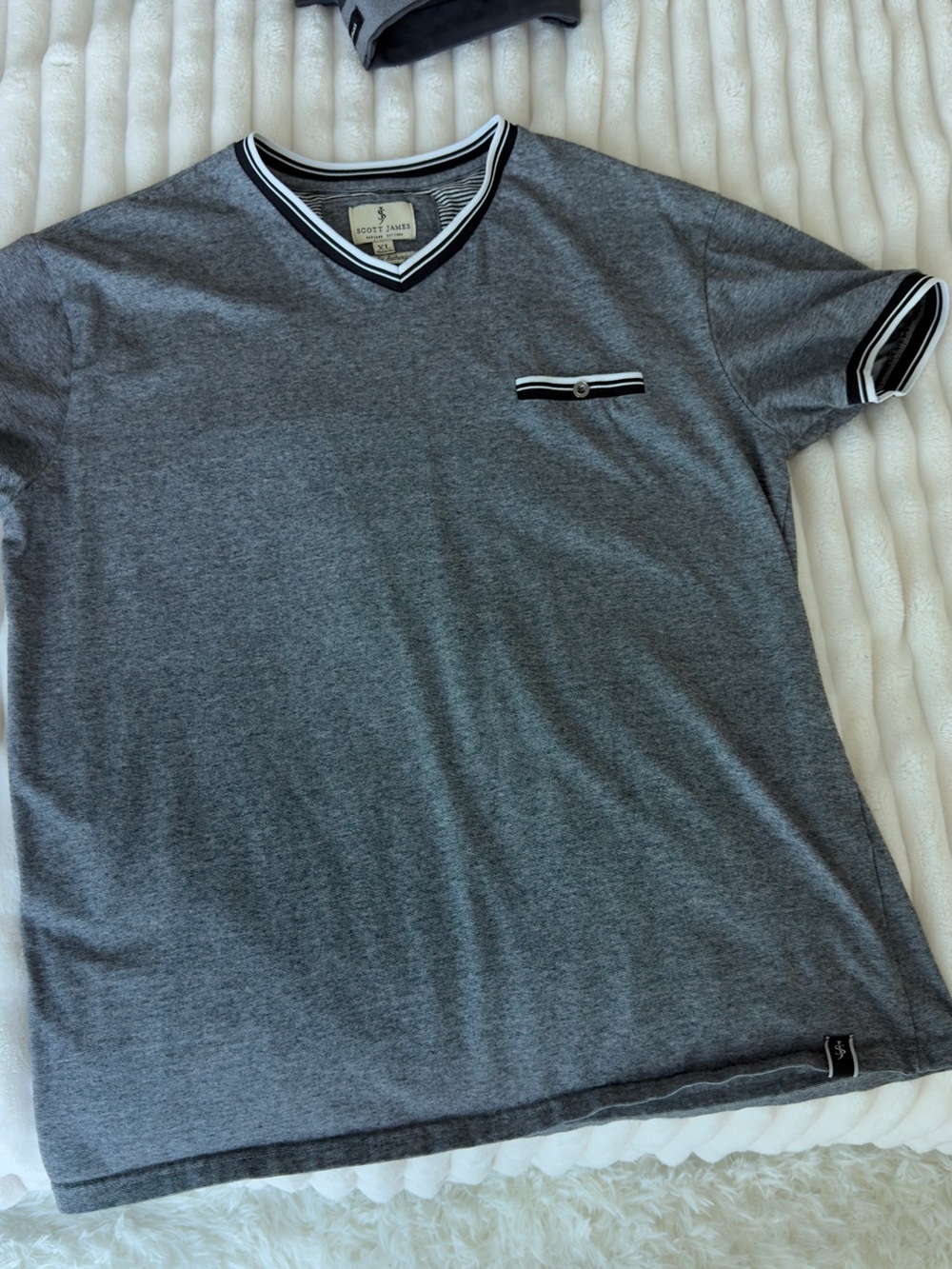 Scott James Men's Charcoal V-Neck Short Sleeve Tee